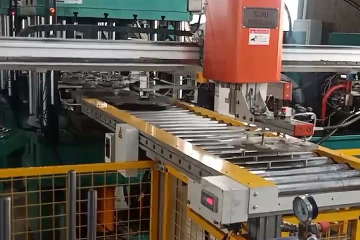 Housing press shop